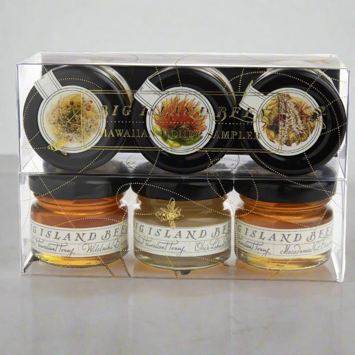 https://www.konamountaincoffee.com/cdn/shop/products/raw-organic-honey-in-glass-jar-big-island-bees-hawaiian-honey-favors-three-1oz-mini-jar-gift-set_1512x_c161a8c6-4985-4e7a-9115-57ff7de75366.jpg?v=1610151567